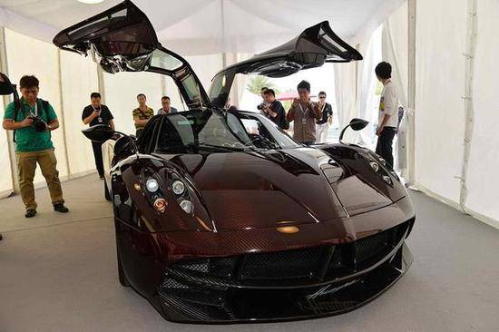 首輛Huayra風(fēng)神現(xiàn)身重慶,神秘車主背景或比“精彩哥”更精彩？-鋒巢網(wǎng)