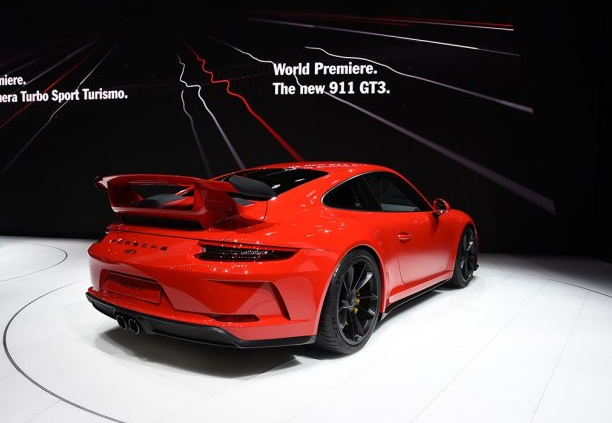 保時(shí)捷新911 GT3“地獄”跑出7分12秒07圈速 嚇煞眾人-鋒巢網(wǎng)