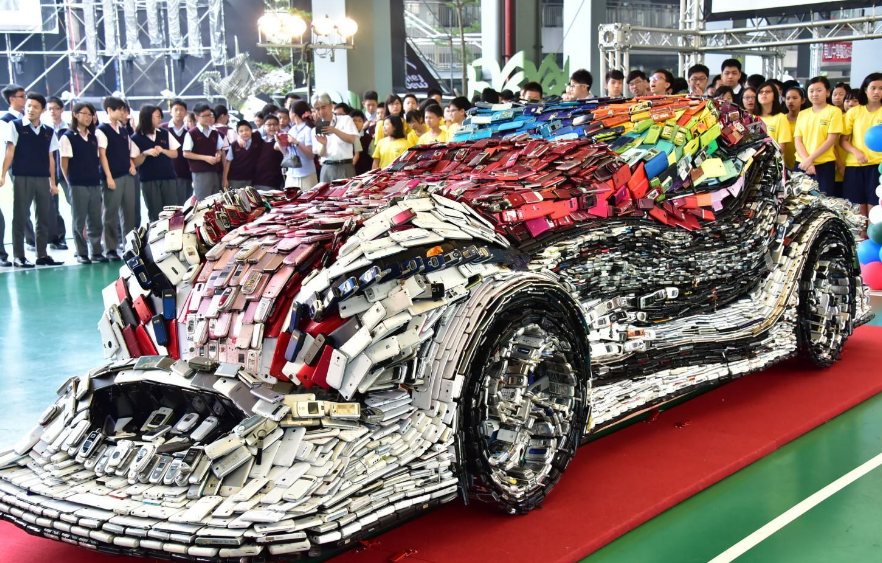 美與丑的一線之隔：臺灣藝術(shù)家用25000臺廢舊手機打造超級“跑車”-鋒巢網(wǎng)