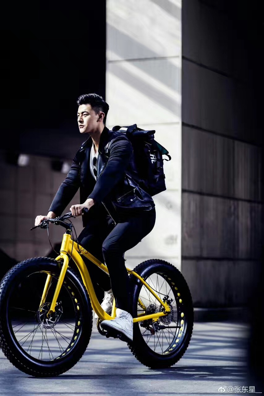 三里屯驚現(xiàn)ofo“坦克”體共享單車：這是誓要碾壓對(duì)手？-鋒巢網(wǎng)