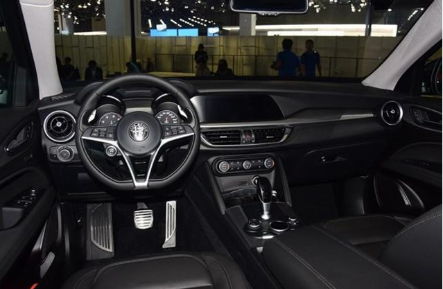 阿爾法·羅密歐Stelvio即將深港澳車(chē)展上市，攜三款車(chē)型率先出擊-鋒巢網(wǎng)