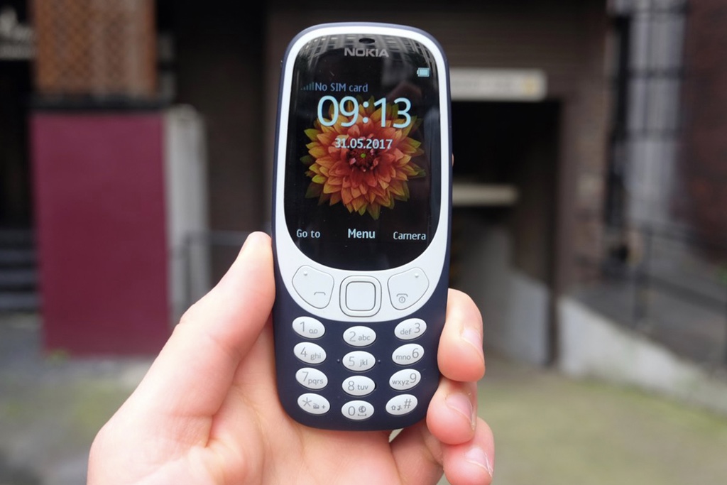 老外高樓測試2017新版 Nokia 3310 ：耐用度不錯-鋒巢網(wǎng)
