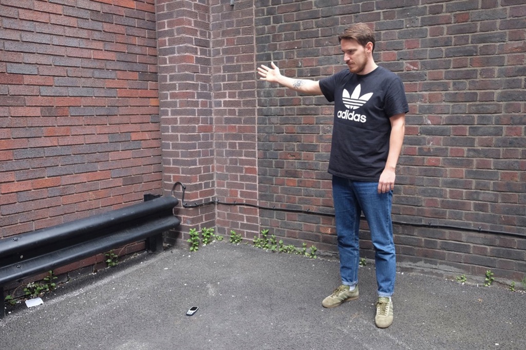 老外高樓測試2017新版 Nokia 3310 ：耐用度不錯-鋒巢網(wǎng)