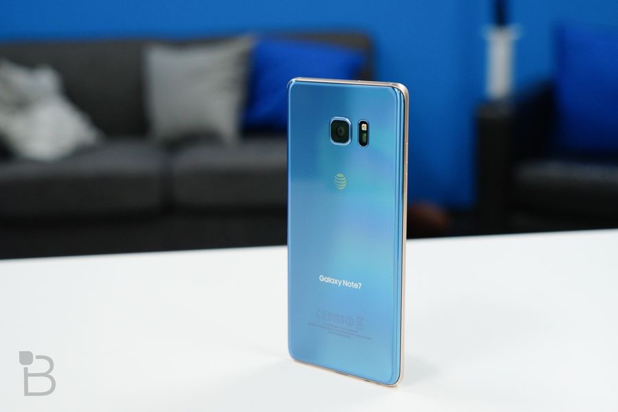 延續(xù)經(jīng)典 三星將在美國推出藍色版Galaxy S8/S8+-鋒巢網(wǎng)