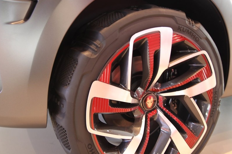 現(xiàn)代與漫威聯(lián)盟打造特別版車型：“鋼鐵俠”來了，你 能把持住嗎？-鋒巢網(wǎng)