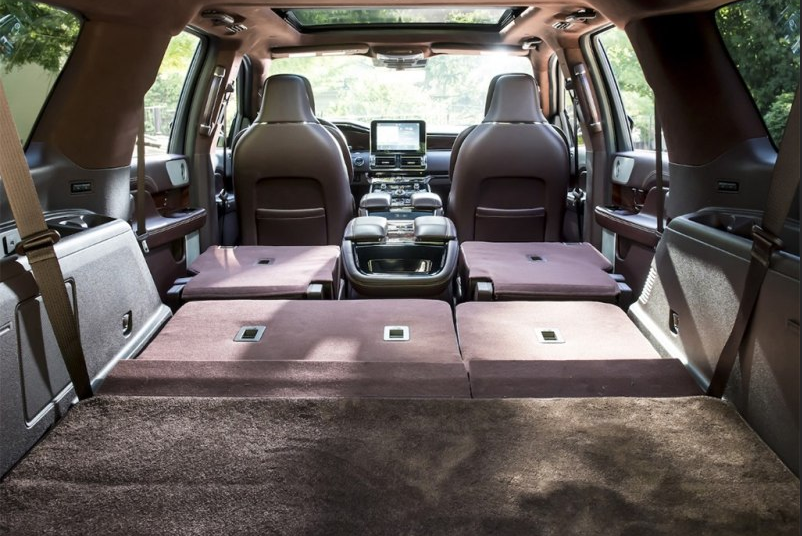 全新林肯領航員加長版官圖發(fā)布：隨自己喜好而定的黑金剛-鋒巢網(wǎng)