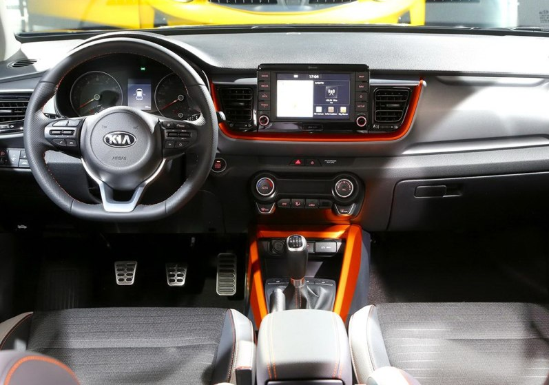 小就不中用？No No！起亞Stonic小到?jīng)]人敢懟！-鋒巢網(wǎng)