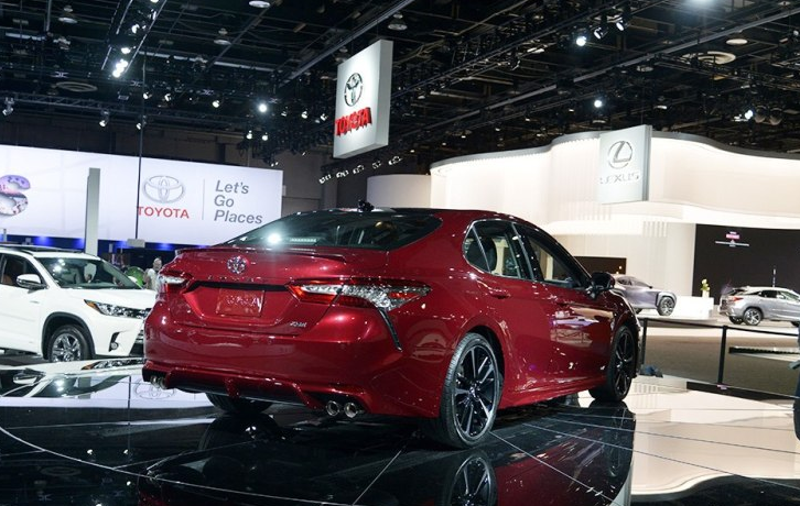 全新豐田凱美瑞11月上市：過(guò)去與現(xiàn)在，你愛(ài)的是哪個(gè)？-鋒巢網(wǎng)