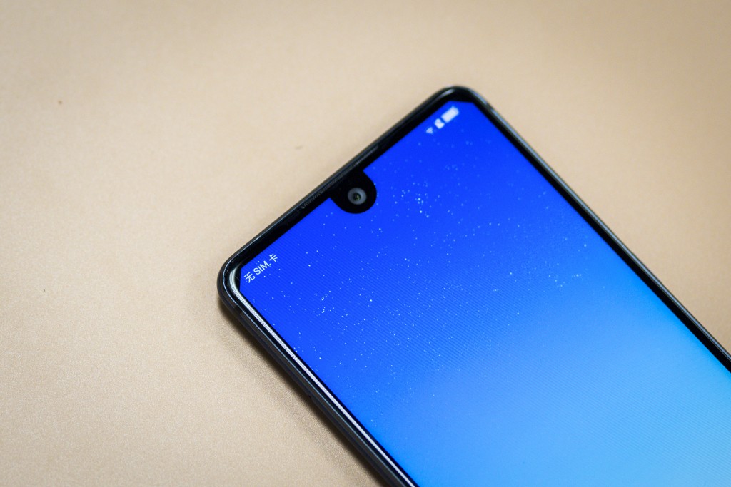 全面屏鼻祖歸來：夏普新旗艦AQUOS S2正式發(fā)布-鋒巢網(wǎng)