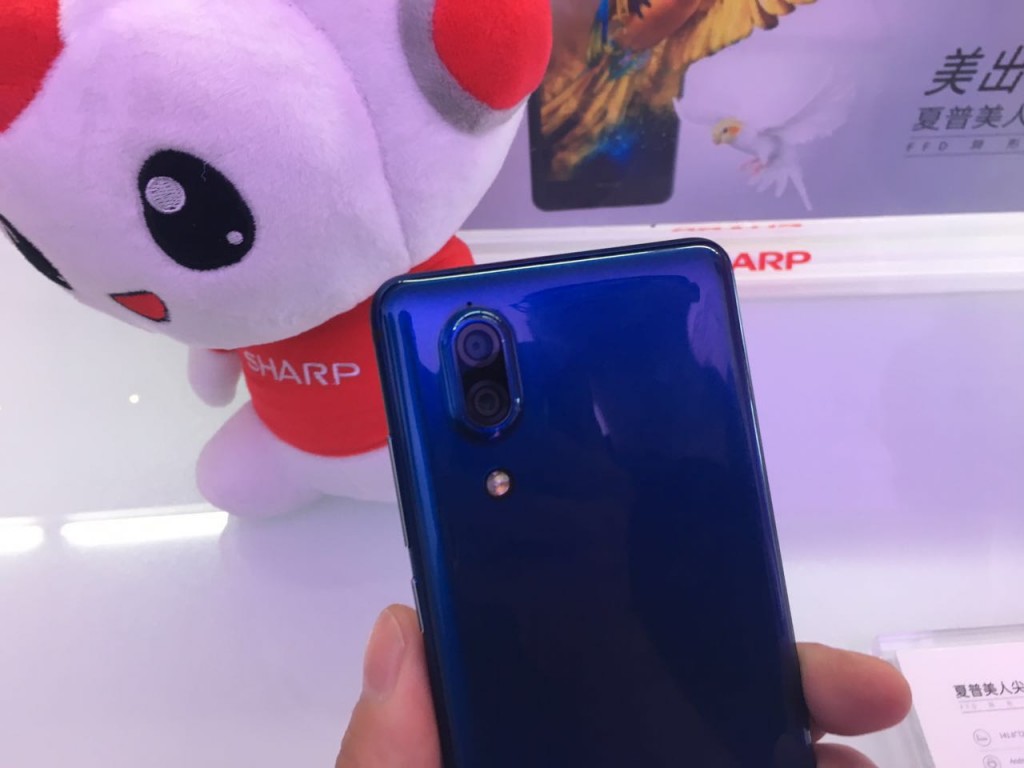 全面屏鼻祖歸來：夏普新旗艦AQUOS S2正式發(fā)布-鋒巢網(wǎng)