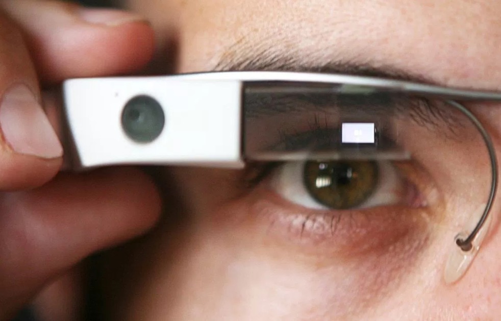 英姿依然，谷歌眼鏡企業(yè)版重返視野-鋒巢網(wǎng)