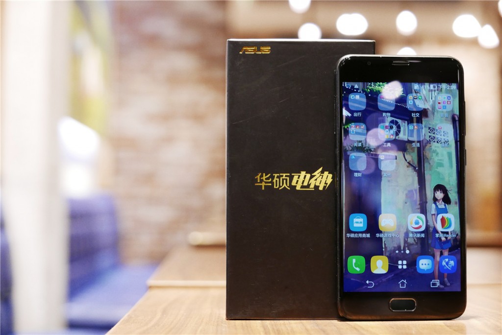 5000mAh大容量電池+雙鏡頭設計 華碩電神4評測-鋒巢網(wǎng)