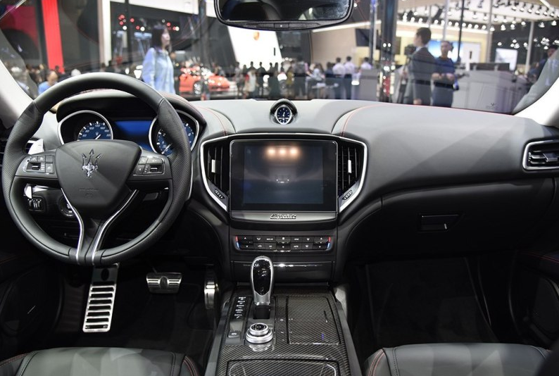 颶風(fēng)Ghibli正式開售，這樣的瑪莎拉蒂你能Hold住嗎？-鋒巢網(wǎng)