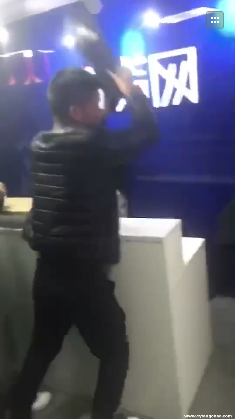 網(wǎng)友爆料：微貸網(wǎng)公司員工被打，前臺被砸-鋒巢網(wǎng)