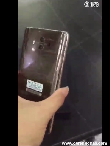 華為Mate 10/Pro真機(jī)與包裝盒曝光:保時(shí)捷版售價(jià)或近1萬(wàn)-鋒巢網(wǎng)