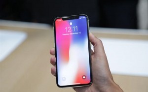 罕見！iPhone X的雙電池設(shè)計(jì)亮相-鋒巢網(wǎng)