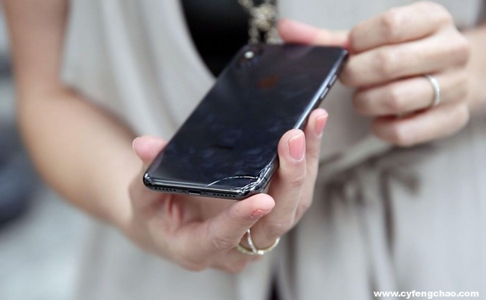 新買的iPhone X要不要戴套？看看外媒的測試怎么說-鋒巢網