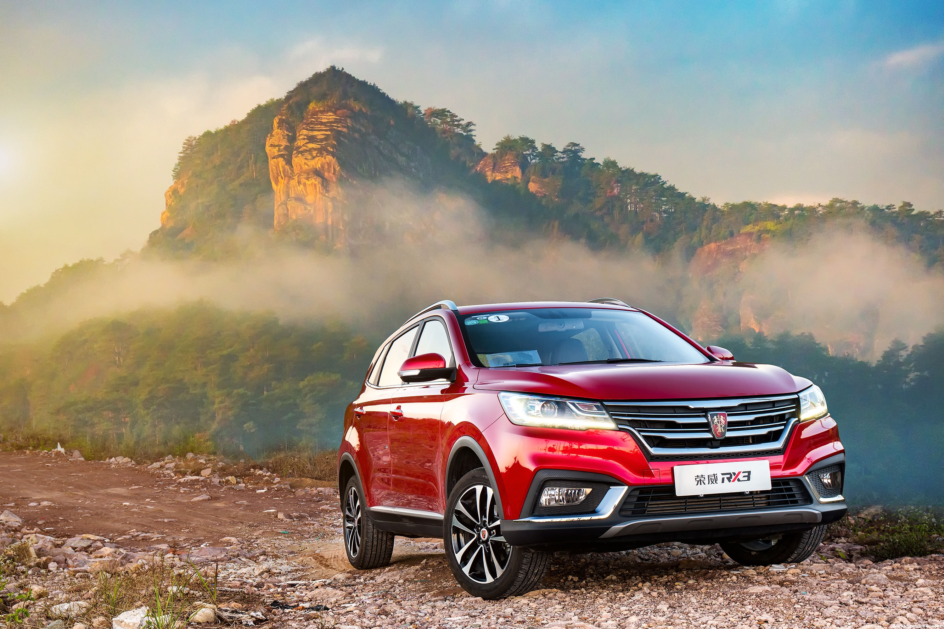 上汽榮威RX3：斗志昂揚(yáng)的斜杠青年！-鋒巢網(wǎng)