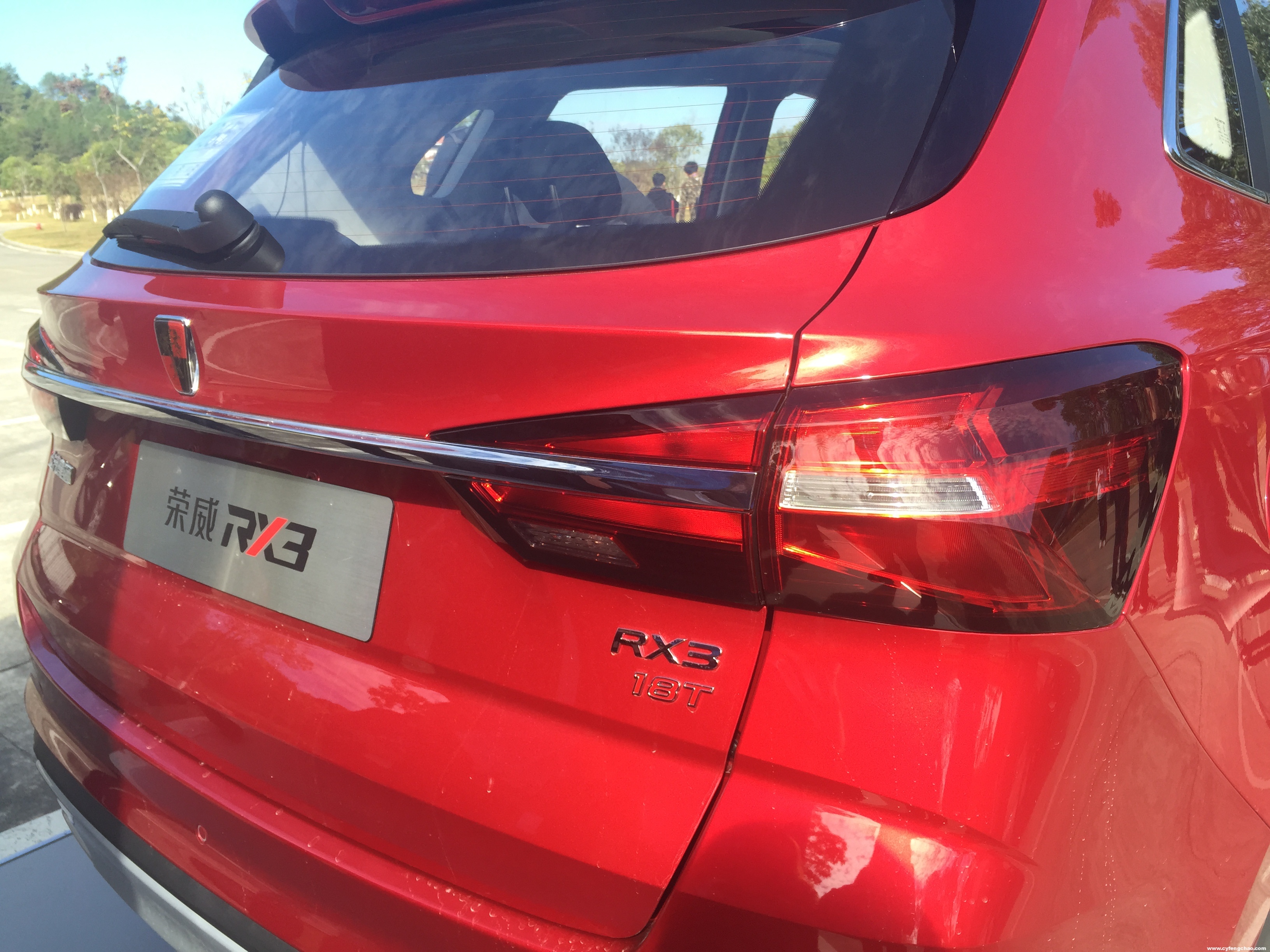 上汽榮威RX3：斗志昂揚(yáng)的斜杠青年！-鋒巢網(wǎng)