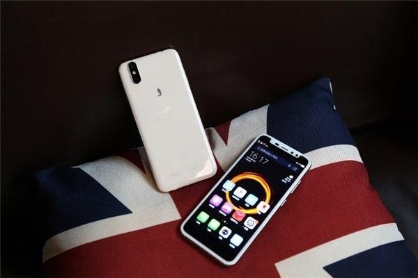 小辣椒S11發(fā)布 酷似iPhone X的劉海設(shè)計(jì)真的好嗎？-鋒巢網(wǎng)