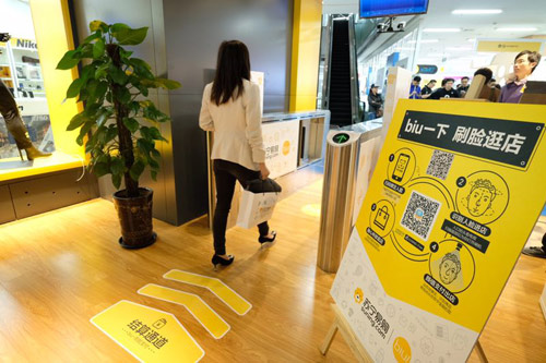 零售業(yè)“旺”字開頭  張近東新春團拜會最關心“用戶服務“-鋒巢網(wǎng)