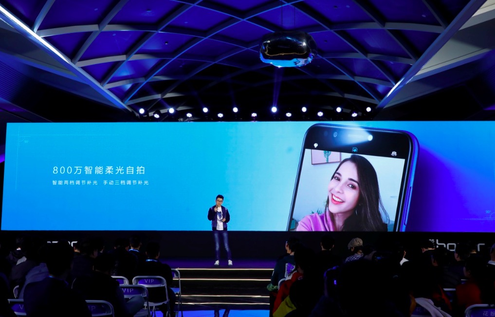 人臉識(shí)別引領(lǐng)7項(xiàng)驚喜 899元榮耀暢玩7C VERY“耐撕”-鋒巢網(wǎng)