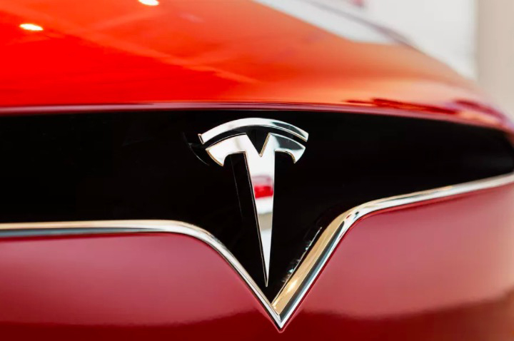 自動駕駛頻頻系統(tǒng)崩潰 特斯拉終于驚醒-鋒巢網(wǎng)