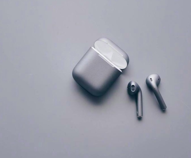 太空灰定制版AirPods ，帶來獨(dú)特視覺享受-鋒巢網(wǎng)