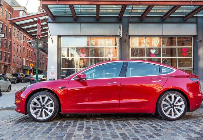 埃隆·馬斯克表示，特斯拉將在6月底之前全天候生產(chǎn)Model 3-鋒巢網(wǎng)