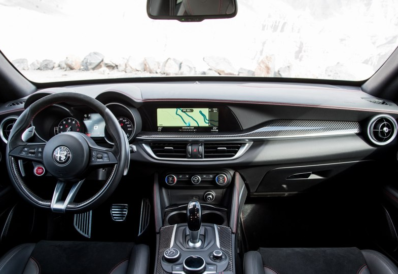 阿爾法·羅密歐推四葉草Stelvio QV:北京車展上的一抹小幸運-鋒巢網(wǎng)