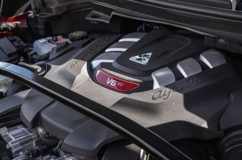 阿爾法·羅密歐推四葉草Stelvio QV:北京車展上的一抹小幸運-鋒巢網(wǎng)