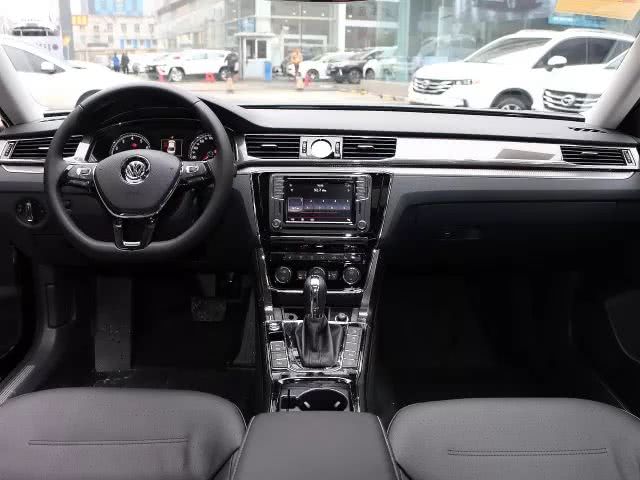 當(dāng)年售價(jià)近30萬的官車代表 如今竟只要15萬就能買？-鋒巢網(wǎng)