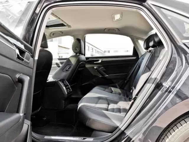 當(dāng)年售價(jià)近30萬的官車代表 如今竟只要15萬就能買？-鋒巢網(wǎng)