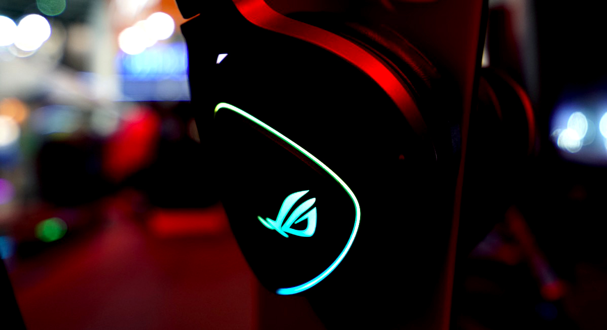 鋒巢網(wǎng)直播| 2018臺北電腦展：只為勇者而生 華碩ROG&靈耀X新品發(fā)布會直播-鋒巢網(wǎng)