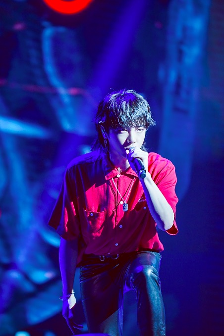 2400萬(wàn)AI純粹美拍，三星做出了一款年輕人都愛(ài)的智能手機(jī)-鋒巢網(wǎng)