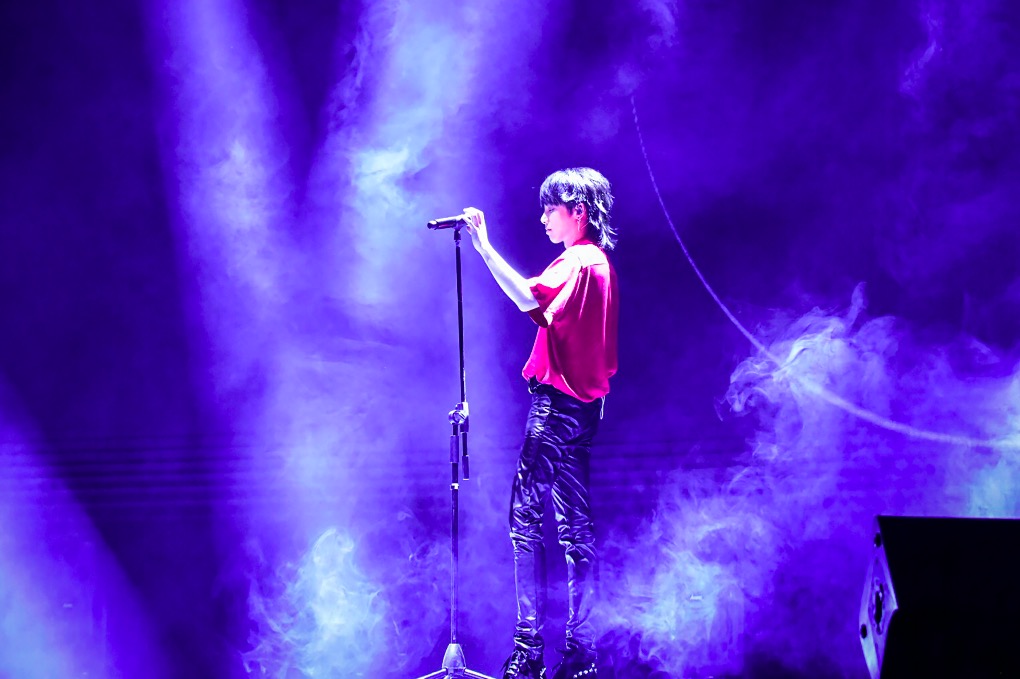 2400萬(wàn)AI純粹美拍，三星做出了一款年輕人都愛(ài)的智能手機(jī)-鋒巢網(wǎng)