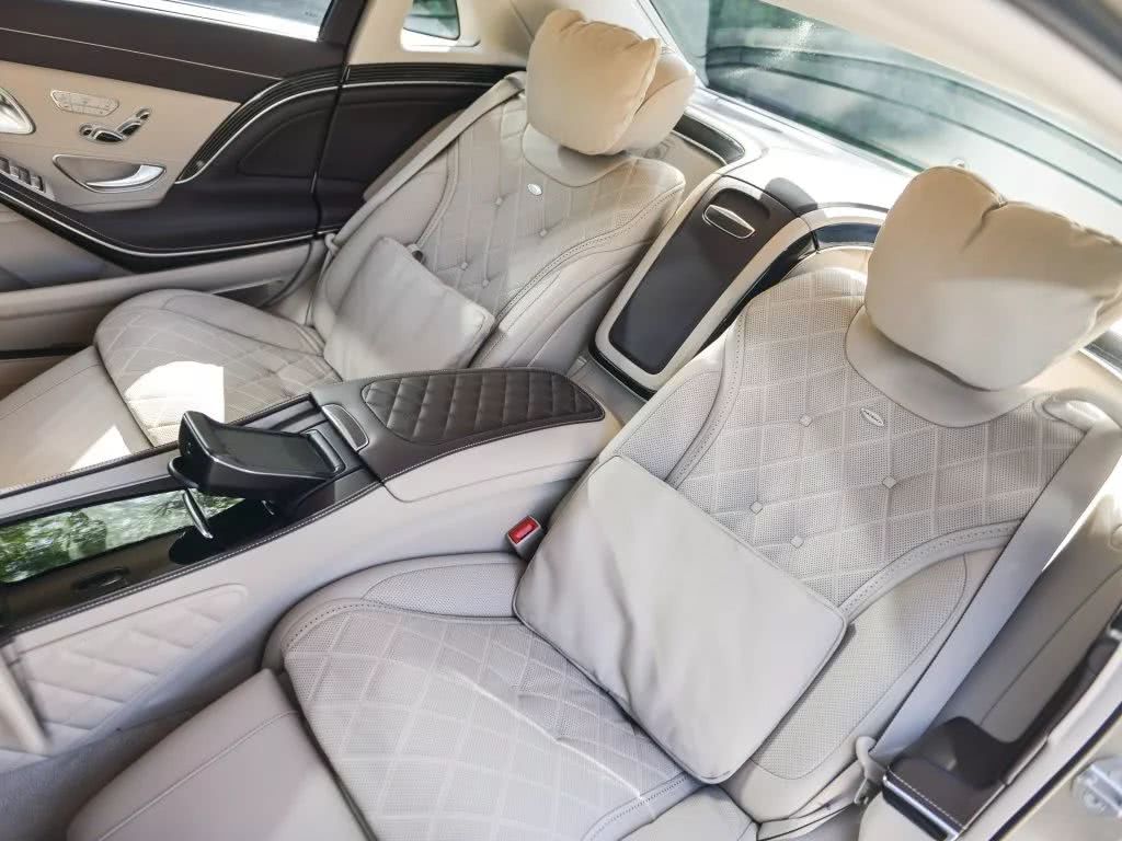 邁巴赫S680，帶你見識土豪的生活！-鋒巢網(wǎng)