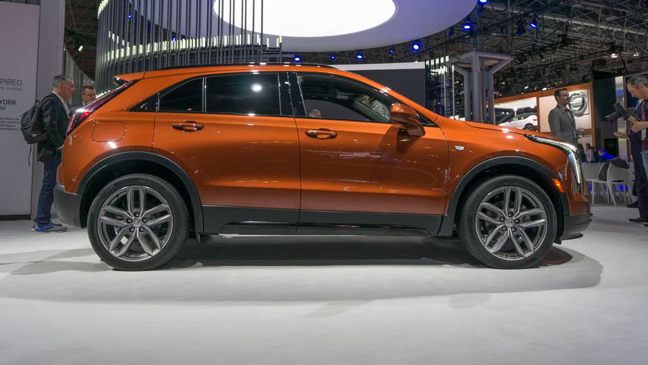 凱迪拉克XT4炫酷來襲，超長軸距配9AT-鋒巢網(wǎng)