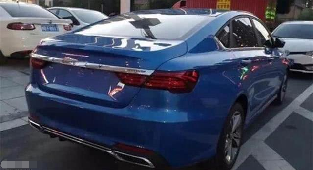 吉利繽瑞配備大尺寸液晶屏幕，科技感十足-鋒巢網(wǎng)