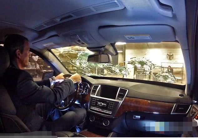 200萬防彈奔馳多牛，托住你的下巴！-鋒巢網(wǎng)