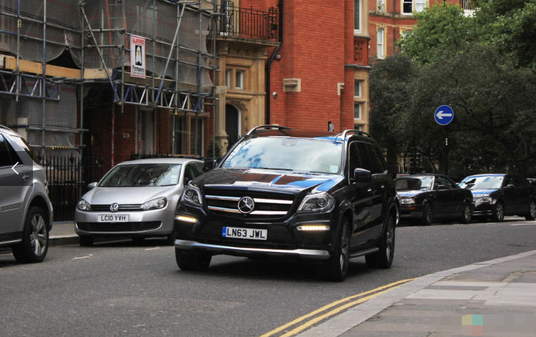 200萬防彈奔馳多牛，托住你的下巴！-鋒巢網(wǎng)