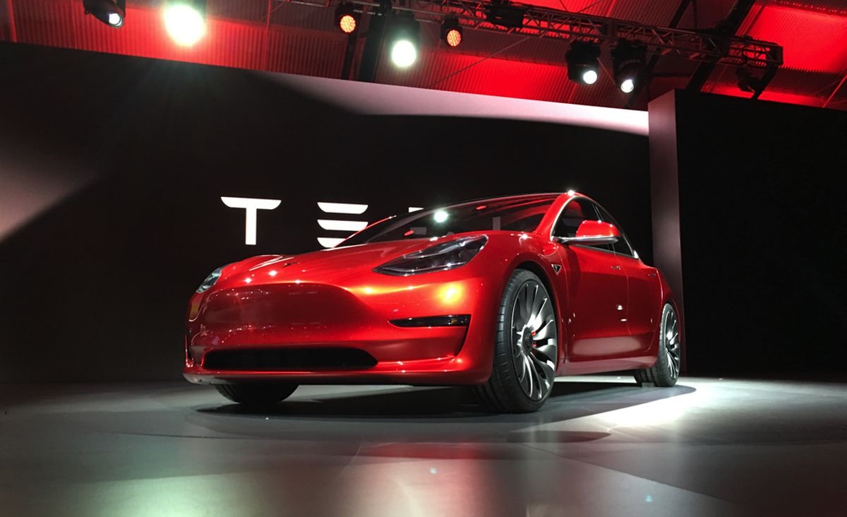 特斯拉向整個北美地區(qū)開放了Model 3的訂單-鋒巢網(wǎng)