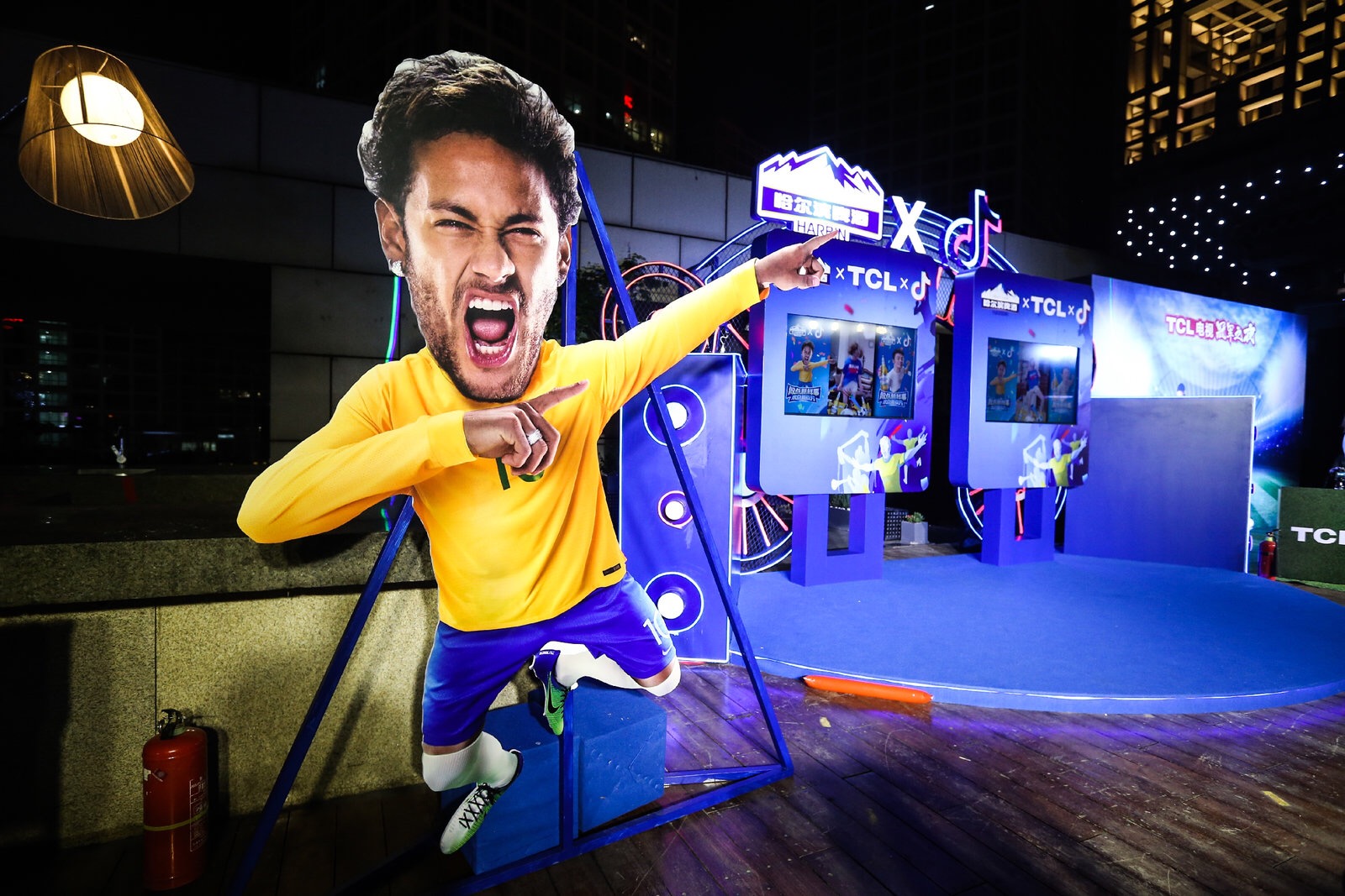 世界杯完美謝幕，TCL QLED電視“十力”見證冠軍誕生-鋒巢網(wǎng)