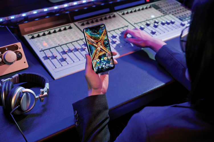 專為亞洲人膚色設(shè)計(jì) 諾基亞 X5 新品手機(jī)浪漫來襲-鋒巢網(wǎng)