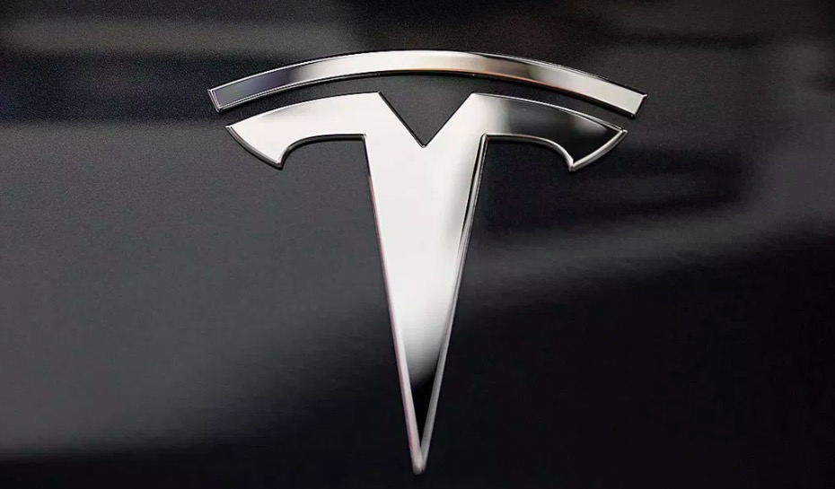 “特斯拉”秀手機革命 該機命名Tesla Quadra-鋒巢網(wǎng)
