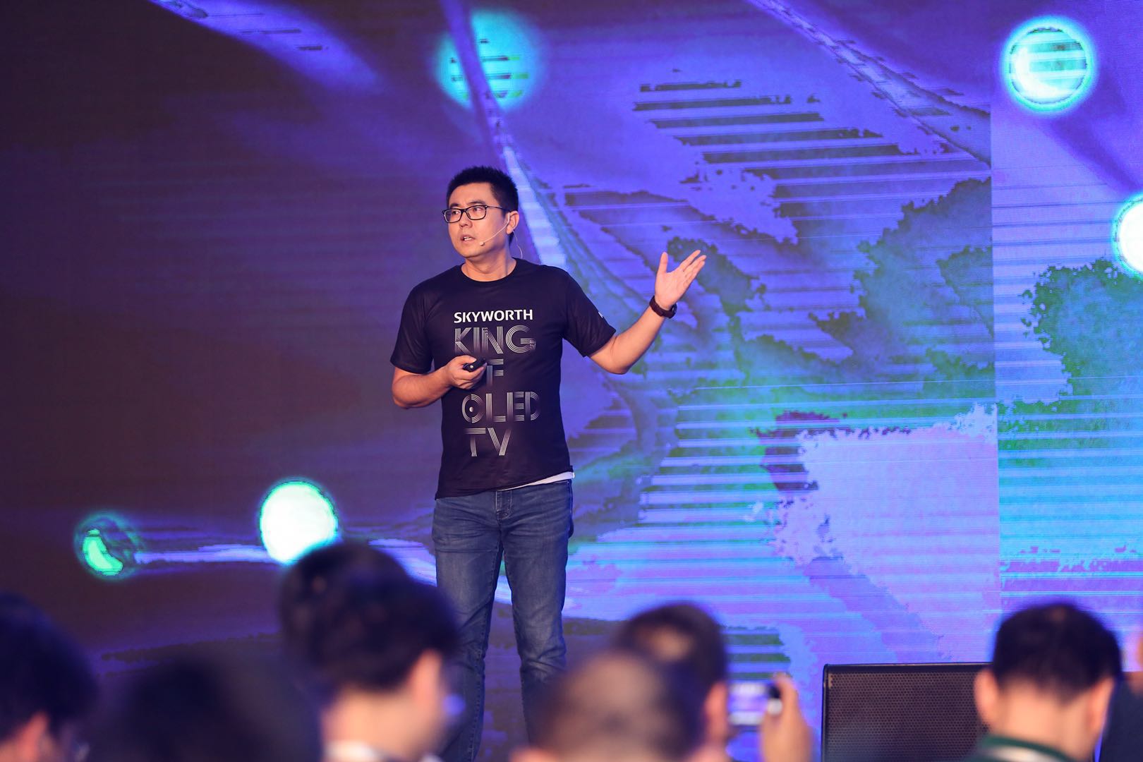 10年奠定OLED王者之路：創(chuàng)維再次定義行業(yè)第一-鋒巢網(wǎng)