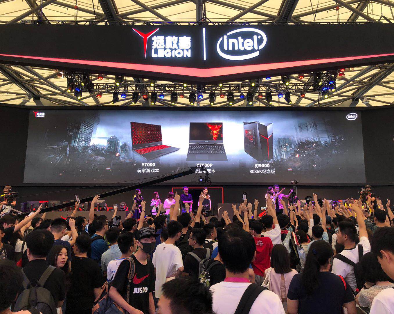 Y字閃耀ChinaJoy，聯(lián)想與英特爾聯(lián)合發(fā)布拯救者新款游戲本-鋒巢網(wǎng)