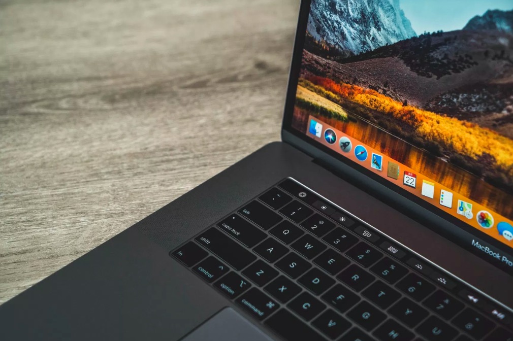 蘋果2018 新版別 MacBook Pro 開箱圖賞-鋒巢網(wǎng)