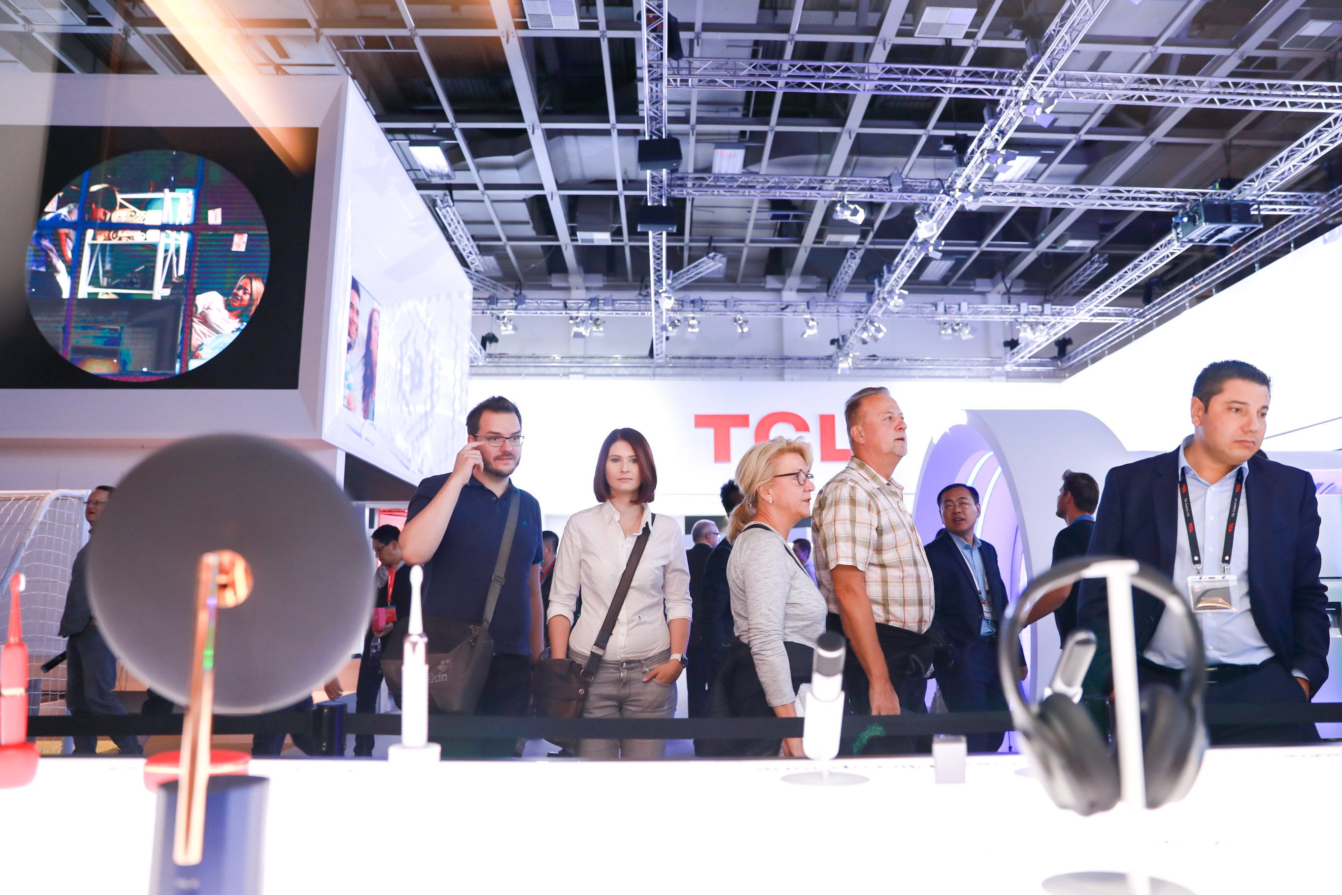 【德國IFA2018 鋒巢網(wǎng)直擊】TCL電視時尚匠心設(shè)計 引發(fā)國內(nèi)外媒體熱議-鋒巢網(wǎng)