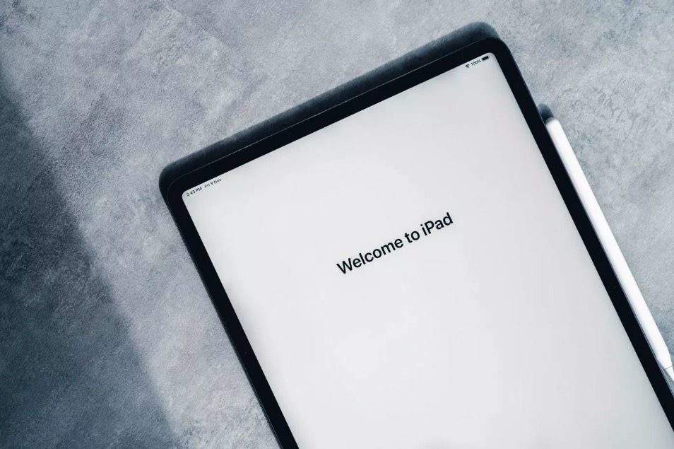 情何以堪 iPad Pro一碰就彎-鋒巢網(wǎng)